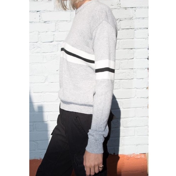 📌 Brandy Melville Bernadette Striped Sweater - Picture 2 of 6